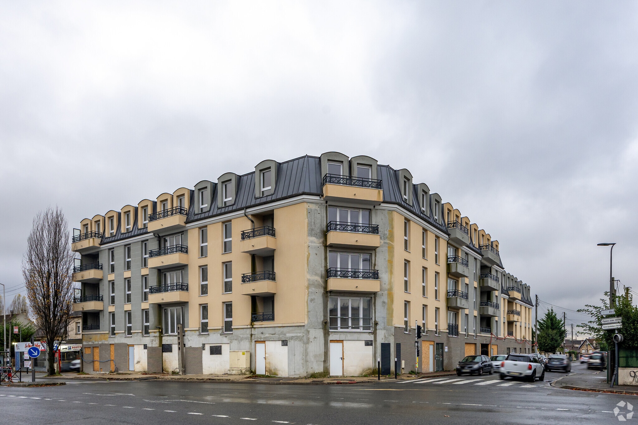 97 Rue Jacques Duclos, Aulnay-sous-Bois to rent Primary Photo- Image 1 of 3