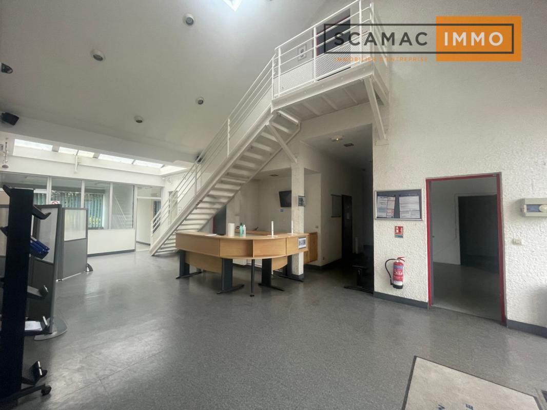 Light Industrial in Linas for sale Interior Photo- Image 1 of 8