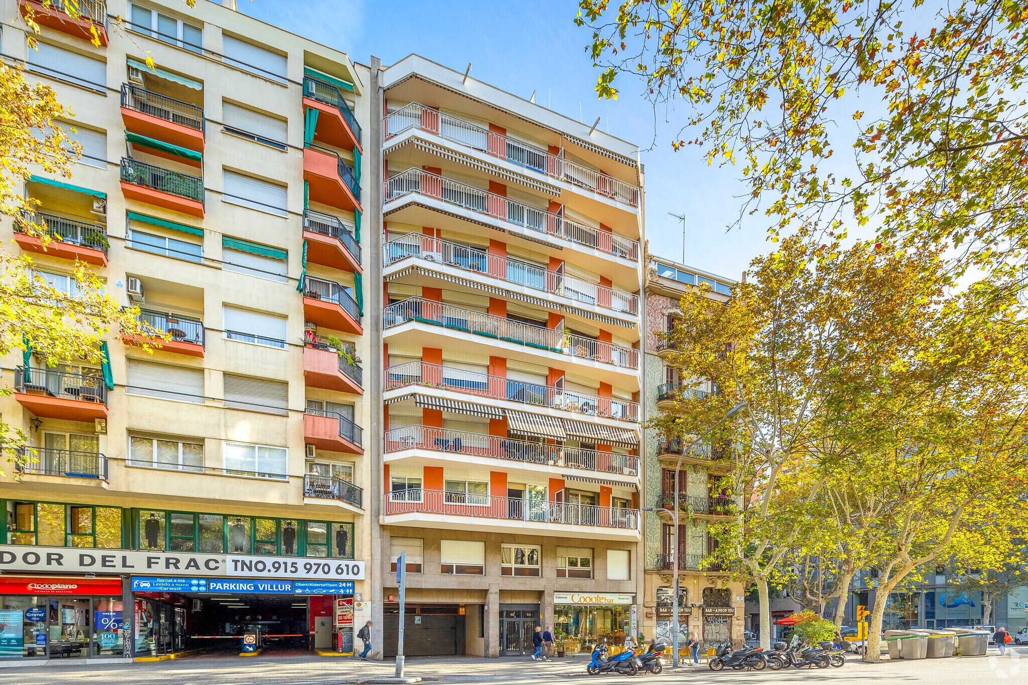 Retail in Barcelona, Barcelona to rent Primary Photo- Image 1 of 3