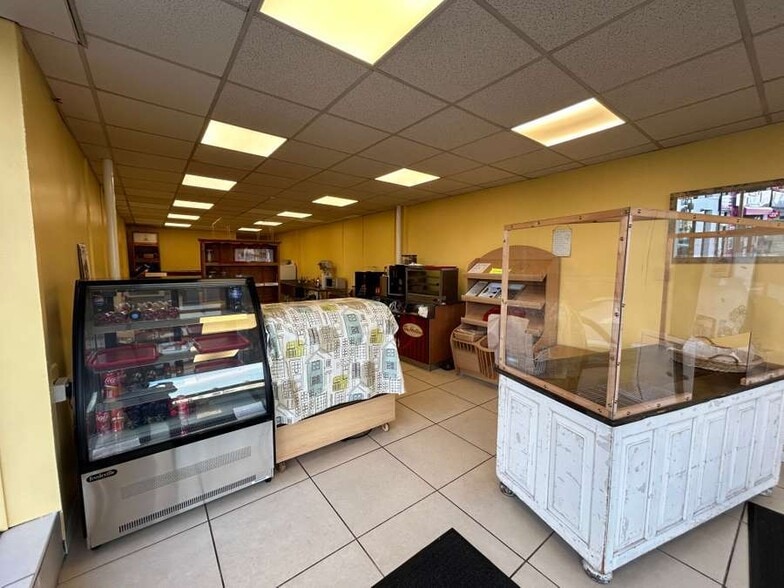 43 Comber Rd, Belfast to rent - Building Photo - Image 2 of 2