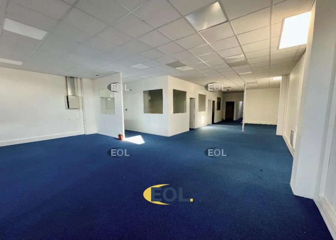 Light Industrial in Bobigny to rent Interior Photo- Image 1 of 18