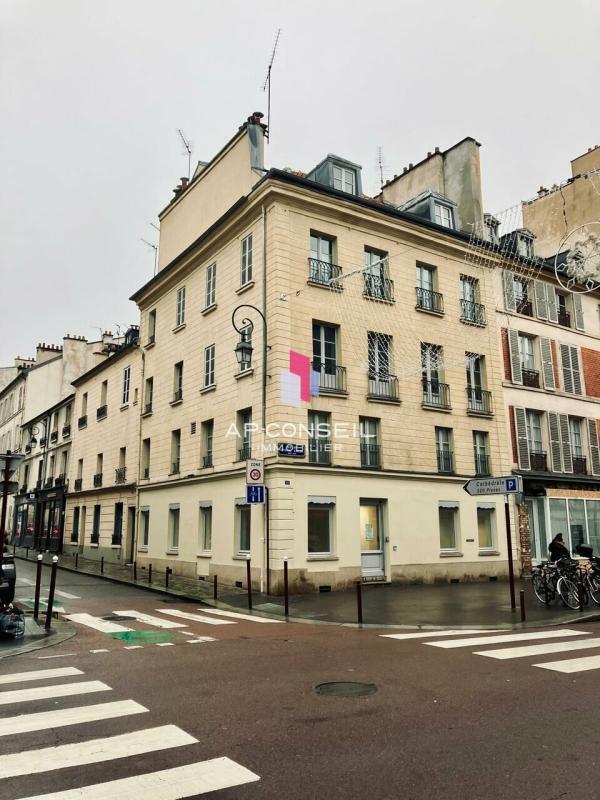 Office in Versailles to rent Building Photo- Image 1 of 5