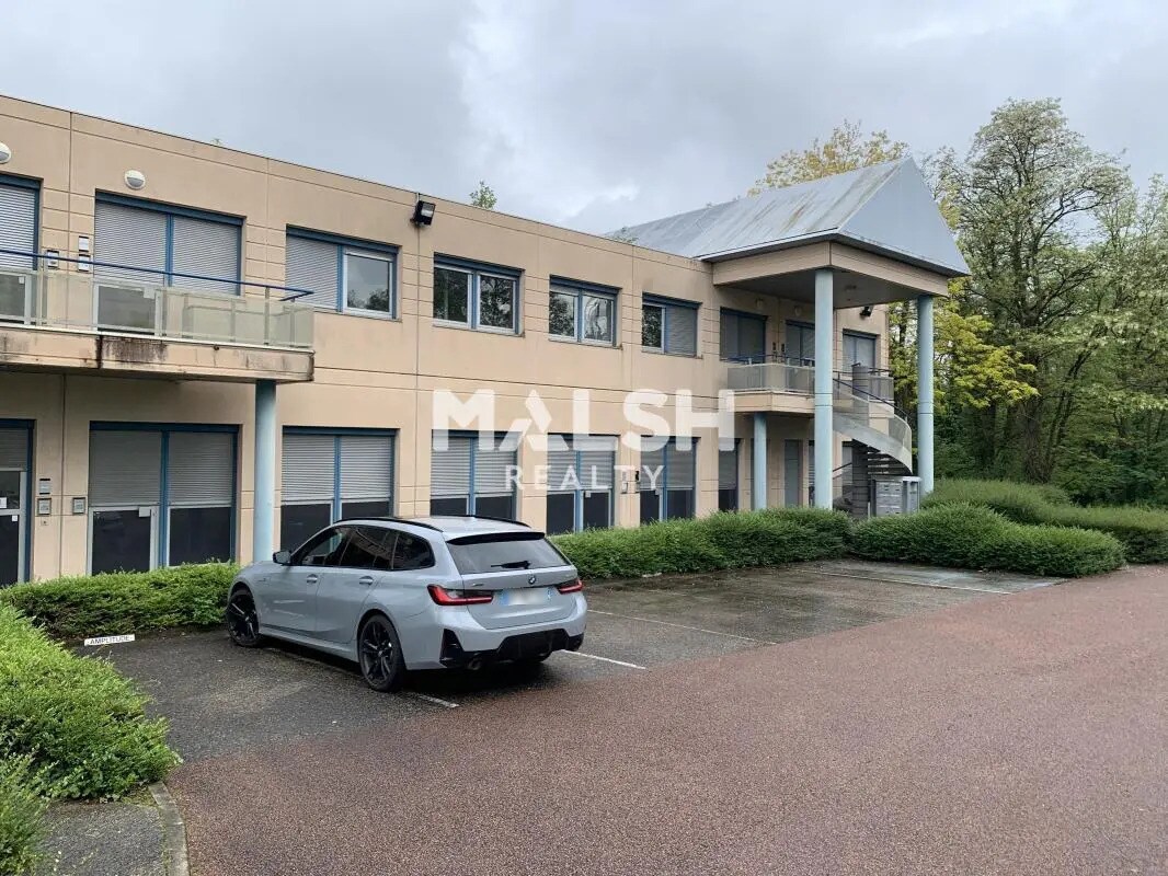 Office in Rillieux-la-Pape to rent Building Photo- Image 1 of 24