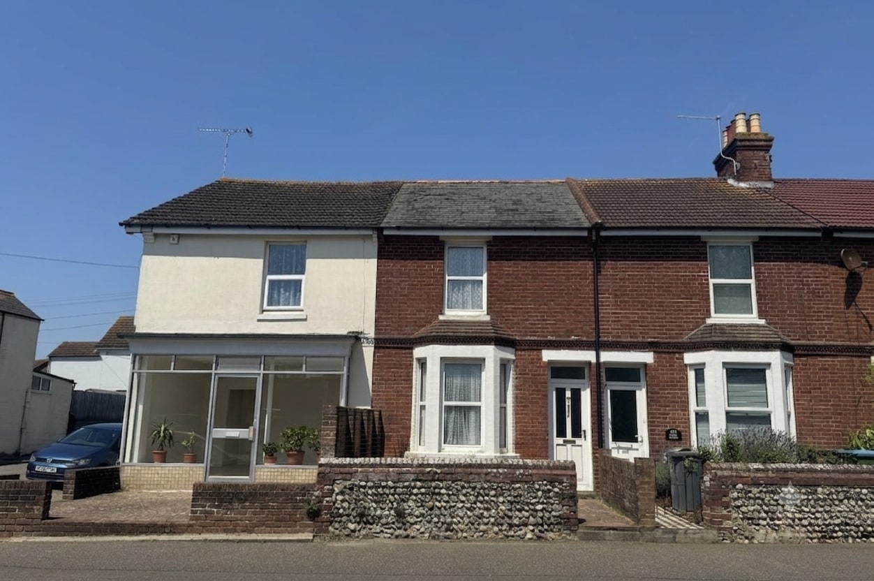 129 East St, Littlehampton for sale Primary Photo- Image 1 of 5