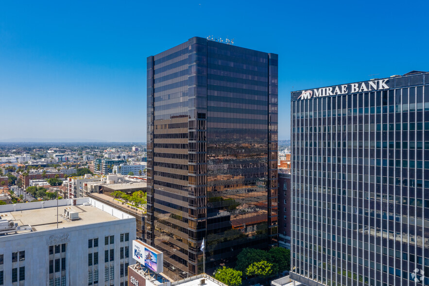 3250 Wilshire Blvd, Los Angeles, CA for rent - Building Photo - Image 1 of 24