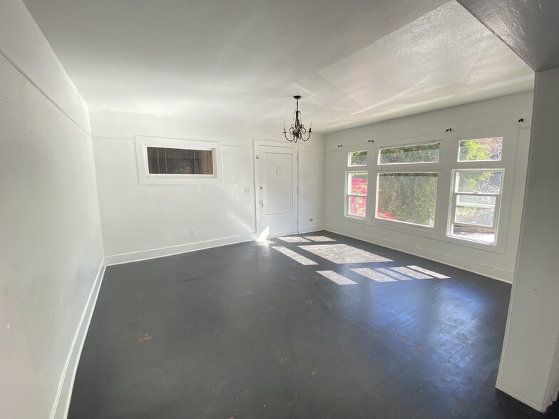 2080 Laurel Canyon Blvd, Los Angeles, CA for rent - Primary Photo - Image 2 of 9