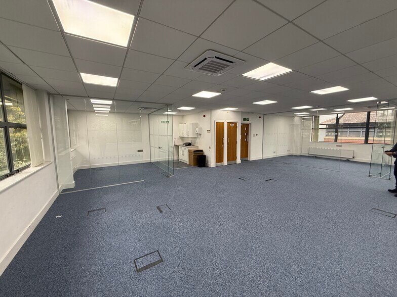 Alban Park, St Albans to rent - Building Photo - Image 3 of 4