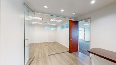 2601 E Oakland Park Blvd, Fort Lauderdale, FL to rent Interior Photo- Image 2 of 5