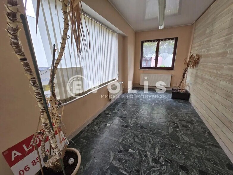 Office in Palaiseau to rent - Interior Photo - Image 2 of 7