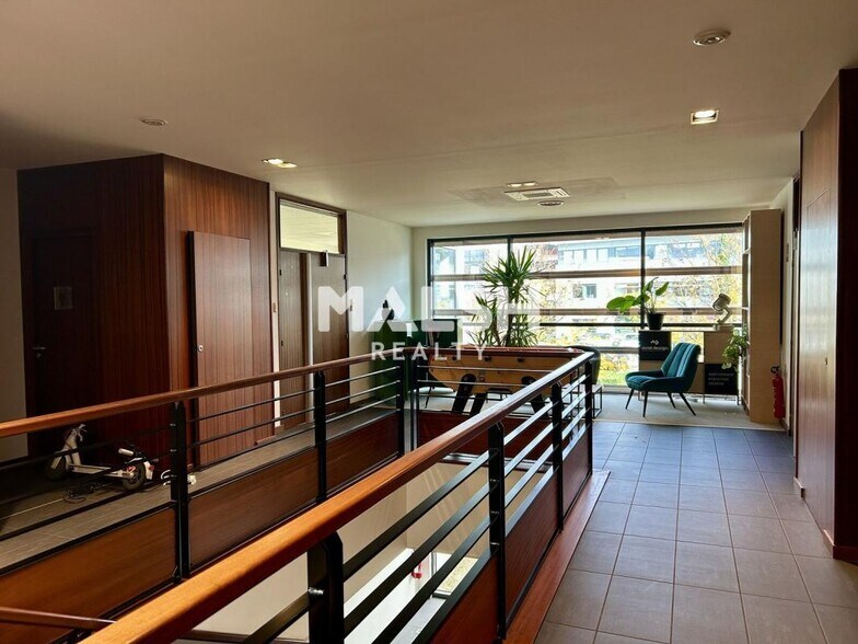 Office in Limonest for sale - Lobby - Image 3 of 17
