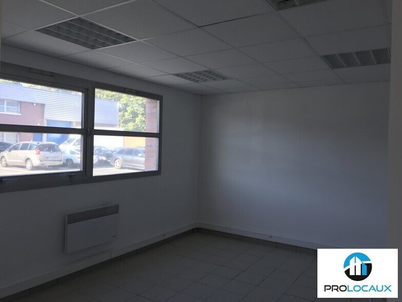 Industrial in Chambly to rent - Interior Photo - Image 2 of 3