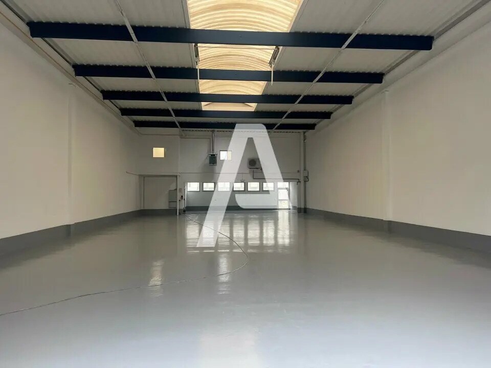 Light Industrial in Bonneuil-sur-Marne to rent Interior Photo- Image 1 of 9