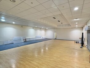 160-162 Cheetham Hill Rd, Manchester to rent Interior Photo- Image 1 of 3