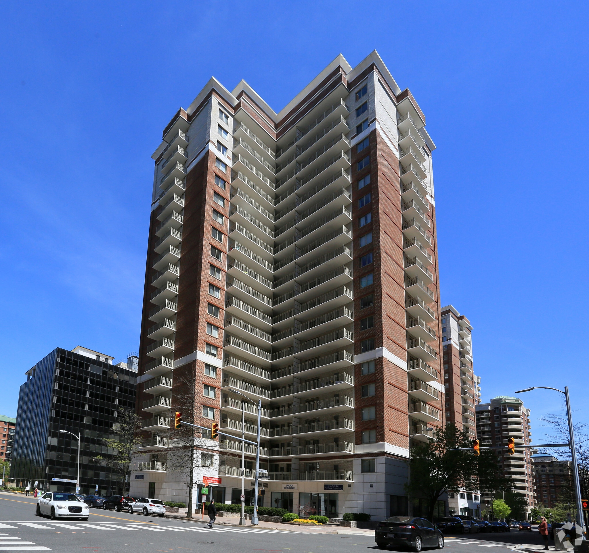 4001 N 9th St, Arlington, VA to rent Primary Photo- Image 1 of 8