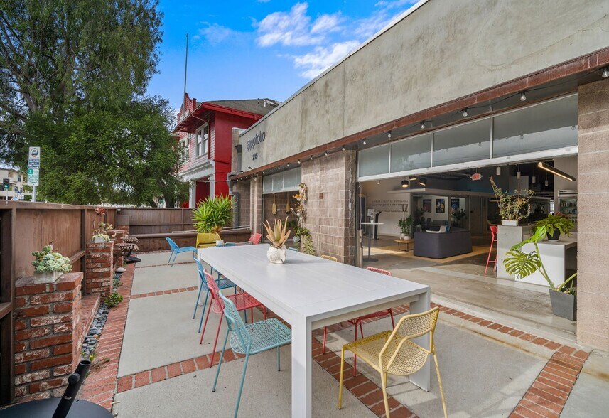 215-217 Rose Ave, Venice, CA for rent - Building Photo - Image 1 of 14