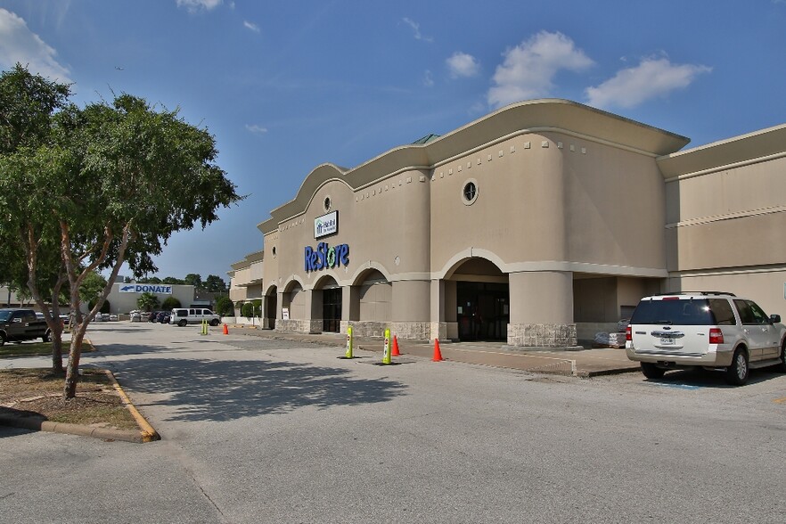 13300-13384 Jones, Houston, TX for rent - Building Photo - Image 2 of 8