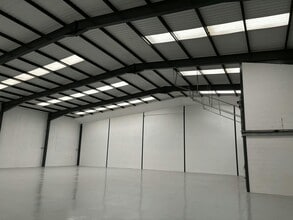 Victoria Rd, London to rent Interior Photo- Image 1 of 2