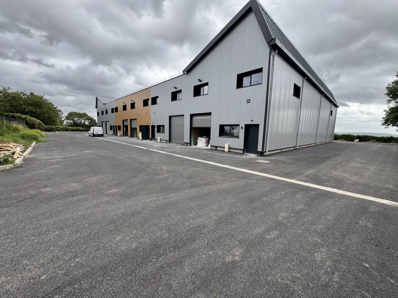 Light Industrial in Hérouville-en-Vexin to rent Building Photo- Image 1 of 14