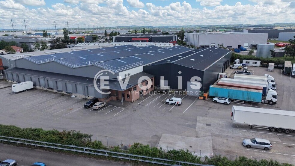 8 Avenue De L'Industrie, Corbas to rent - Building Photo - Image 2 of 10