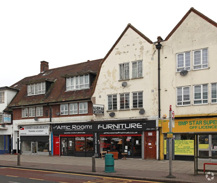 280-284 Court Road, London to rent - Building Photo - Image 2 of 4