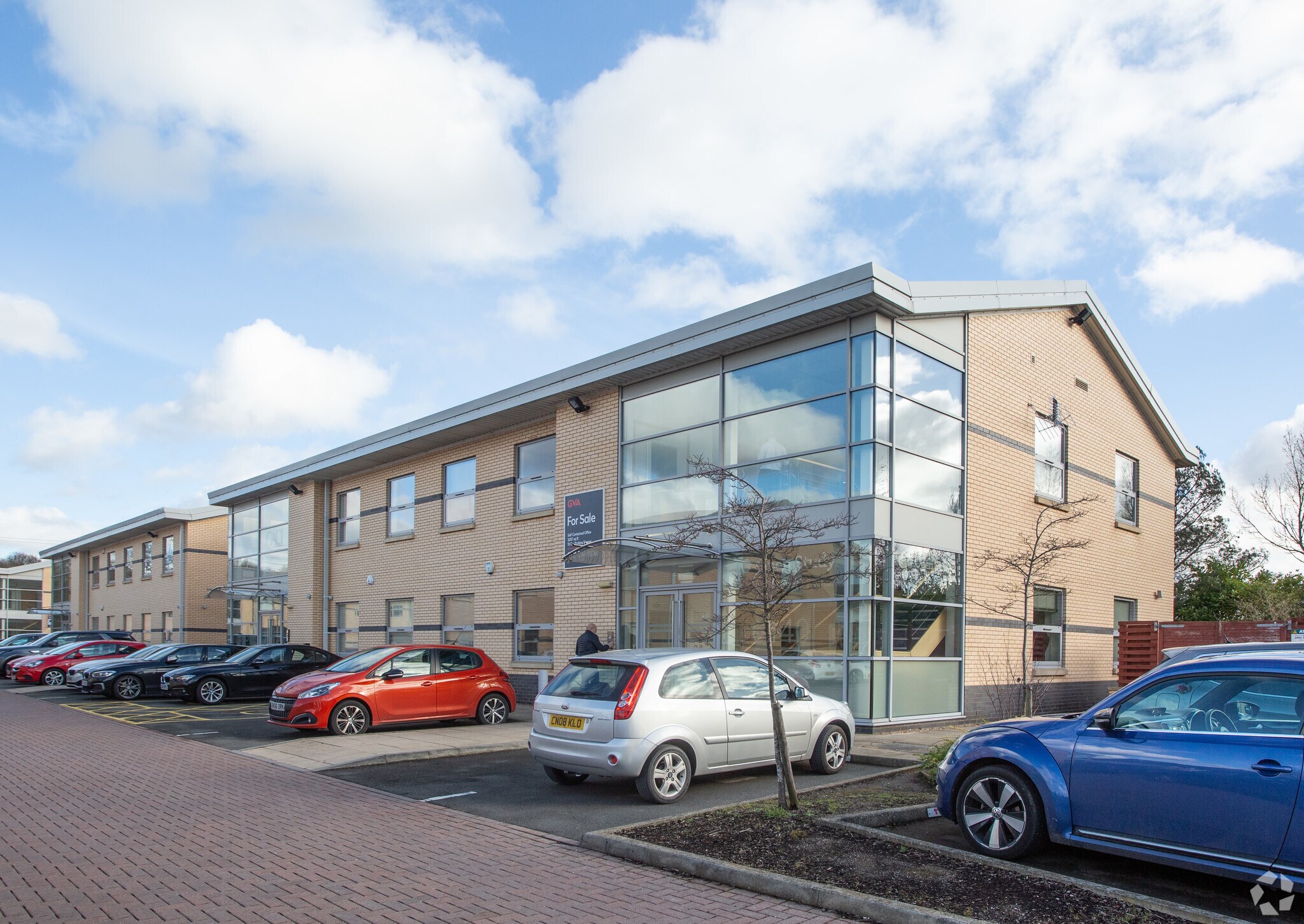 Solihull Pky, Birmingham to rent Primary Photo- Image 1 of 5