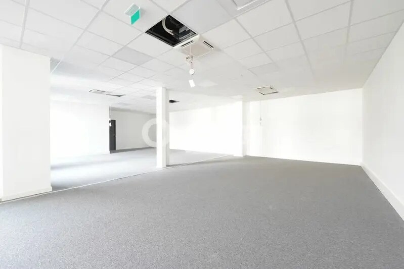 1 Chemin Du Plateau, Dardilly to rent - Building Photo - Image 2 of 12