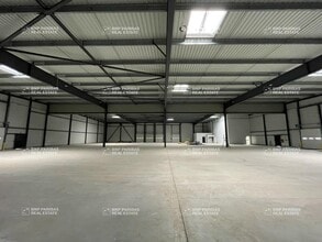 Light Industrial in Toulouse for sale Interior Photo- Image 2 of 5