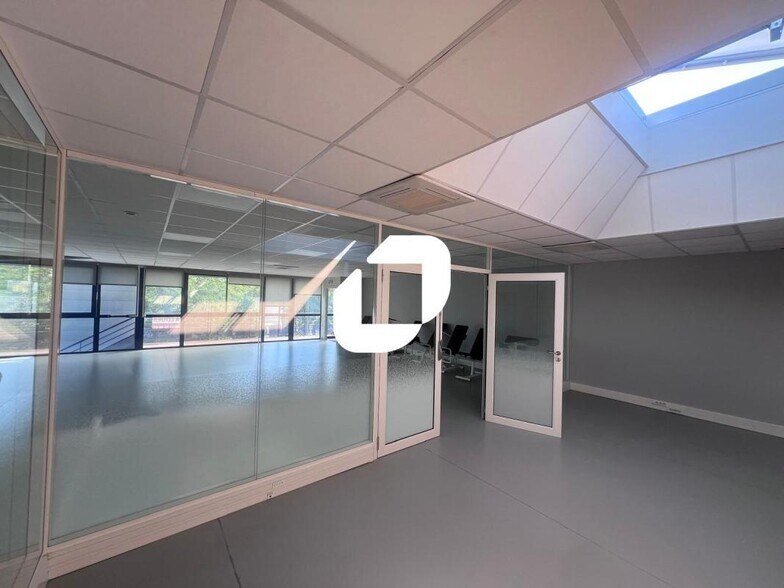 Office in Chelles to rent - Interior Photo - Image 3 of 6