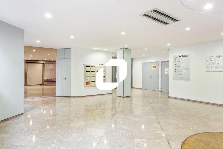23 Bis Rue Barthélémy Danjou, Boulogne-Billancourt to rent - Lobby - Image 3 of 15