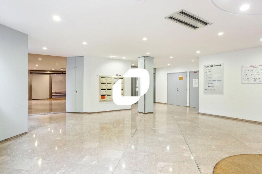 23 Bis Rue Barthélémy Danjou, Boulogne-Billancourt to rent - Lobby - Image 3 of 15