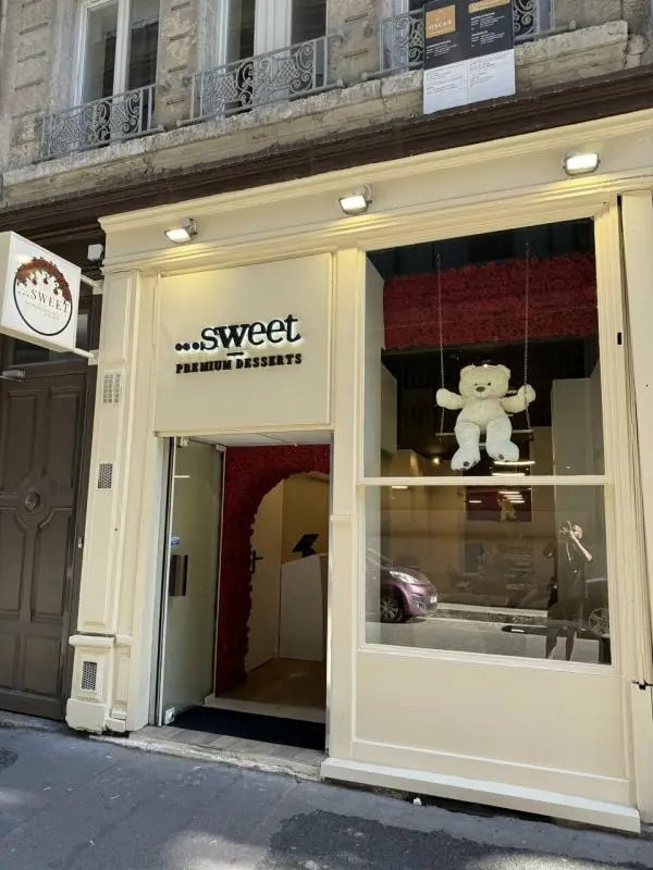 Retail in Lyon to rent Building Photo- Image 1 of 6