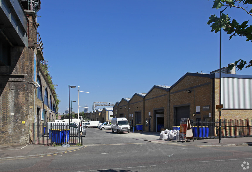 214 Rotherhithe New Rd, London for rent - Building Photo - Image 3 of 3