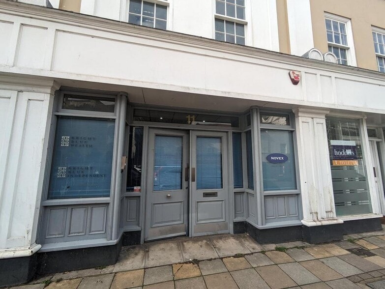 9-15 Windsor St, Chertsey to rent - Building Photo - Image 2 of 12