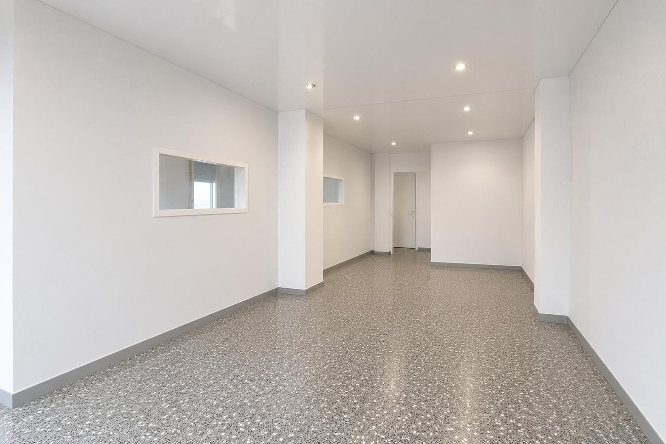 Sabadell, BAR 08206 - - - Interior Photo - Image 1 of 5