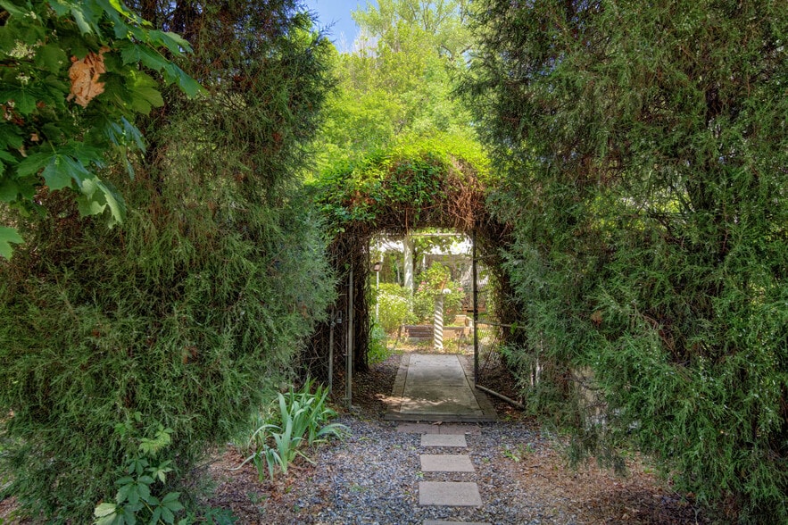 Secret Garden portfolio of 4 properties for sale on LoopNet.co.uk - Other - Image 3 of 45