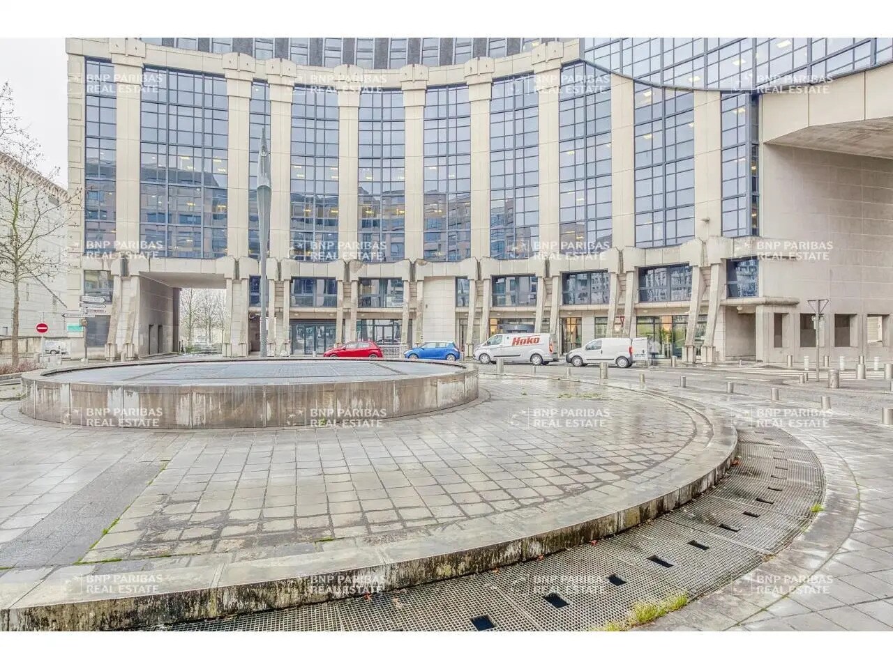 15 Place Georges Pompidou, Montigny-le-Bretonneux to rent Building Photo- Image 1 of 16