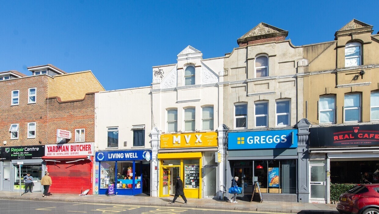 137 High St, London to rent Interior Photo- Image 1 of 2