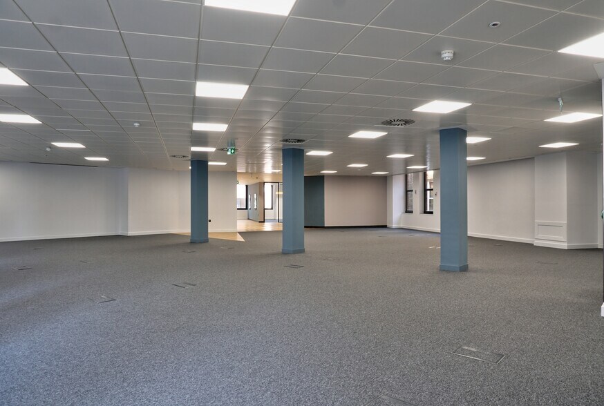 24 Martin Ln, London to rent - Building Photo - Image 2 of 9