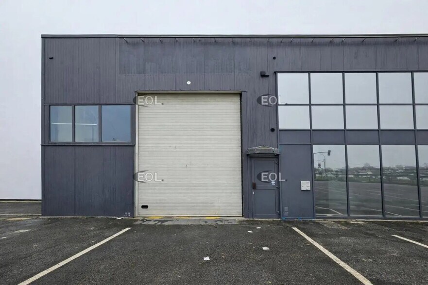 Light Industrial in Vitry-sur-Seine to rent - Building Photo - Image 2 of 12