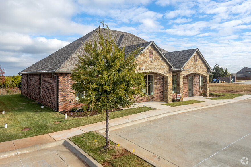 825 Kelly Lakes Pass, Edmond, OK for rent - Building Photo - Image 3 of 3