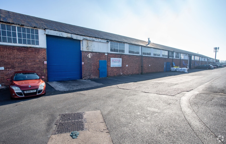 Hilton Rd, Wolverhampton to rent - Building Photo - Image 2 of 3