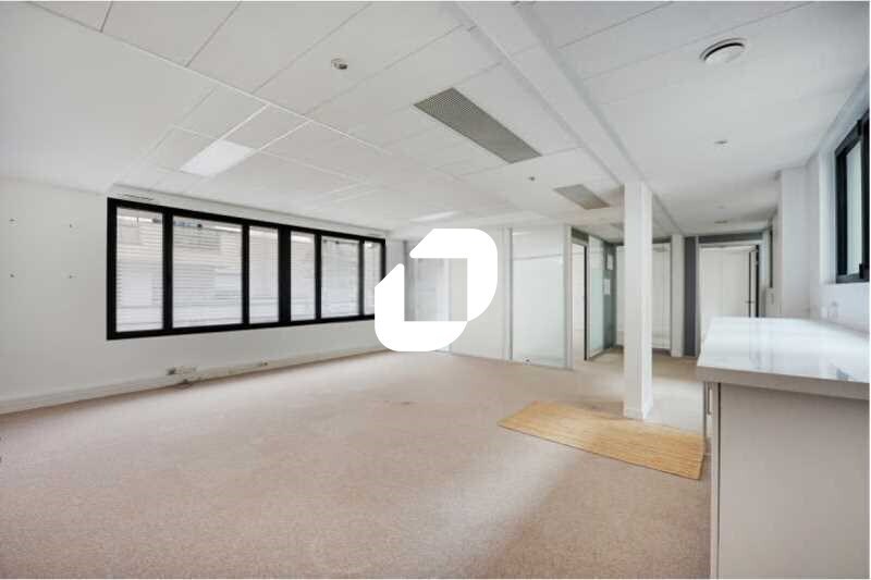 Office in Neuilly-sur-Seine to rent - Interior Photo - Image 3 of 7