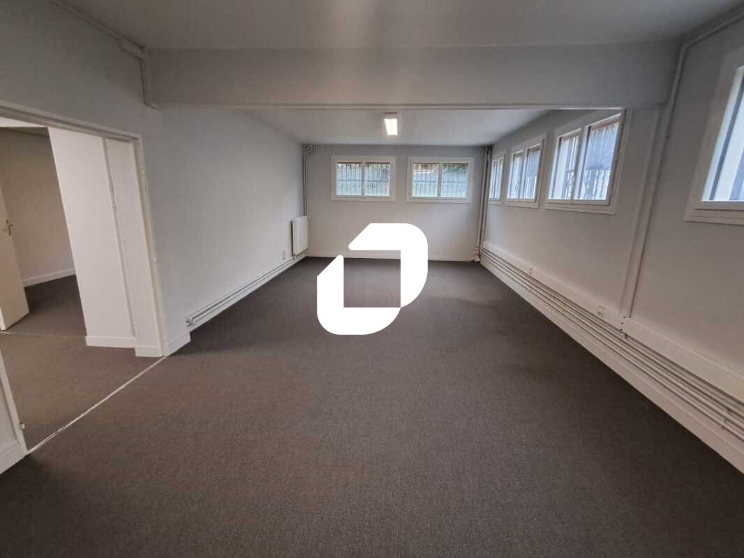 Office in Rueil-Malmaison to rent Interior Photo- Image 1 of 25