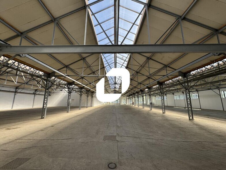 Light Industrial in Ivry-sur-Seine to rent - Interior Photo - Image 2 of 18