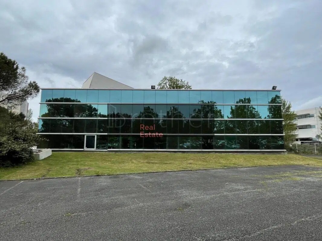 Office in Mérignac for sale Building Photo- Image 1 of 9