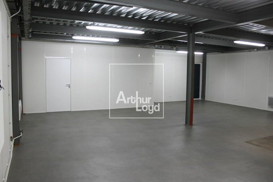 Light Industrial in Morsang-sur-Orge for sale - Interior Photo - Image 3 of 10