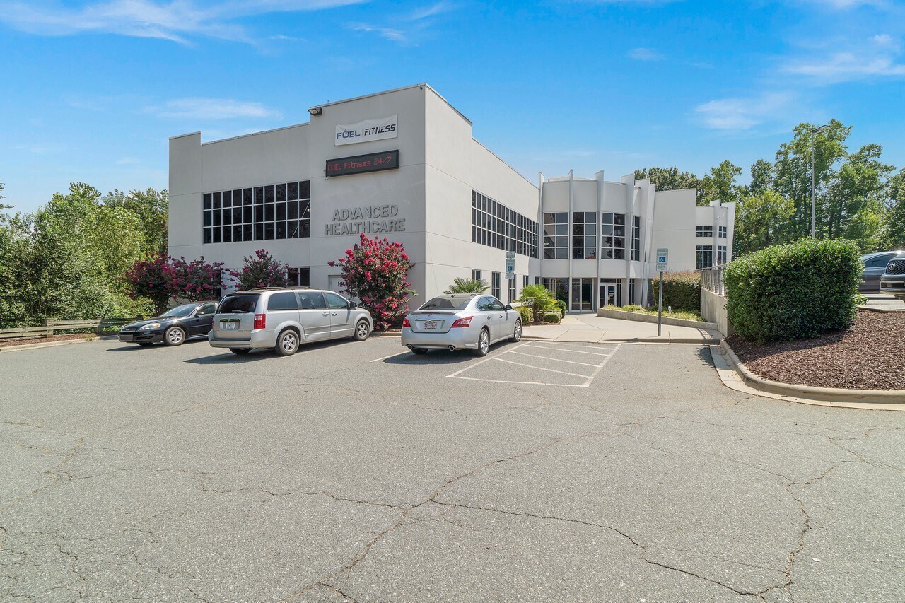 191 W Plaza Dr, Mooresville, NC 28117 UK