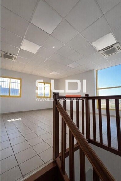 Light Industrial in La Verpillière to rent - Interior Photo - Image 3 of 3