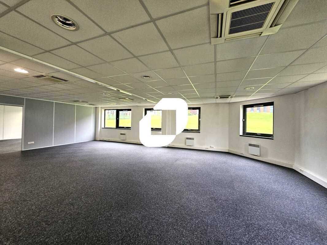 Office in Limonest to rent Interior Photo- Image 1 of 10