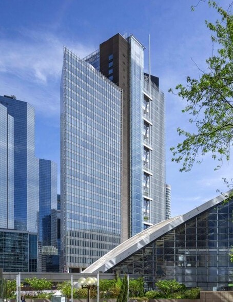 Office in Courbevoie to rent - Building Photo - Image 2 of 22